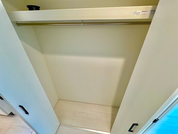 物件内観写真12　(玄関)