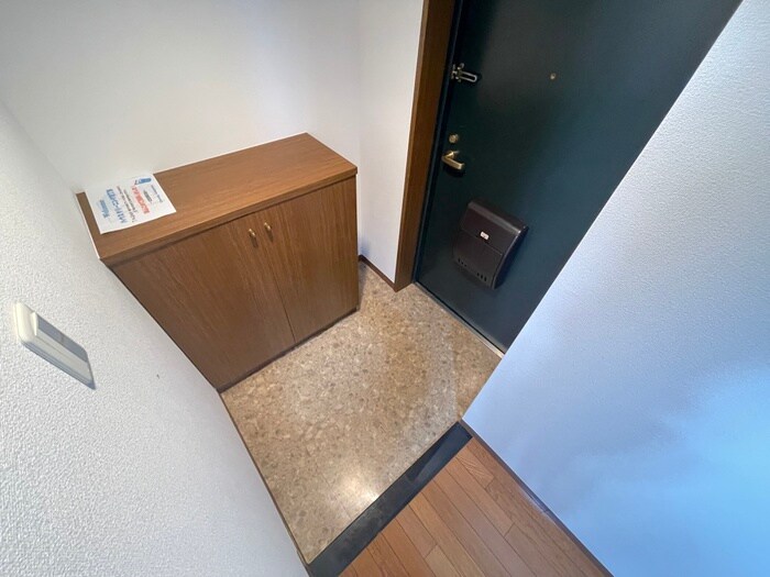 物件内観写真18　(玄関)