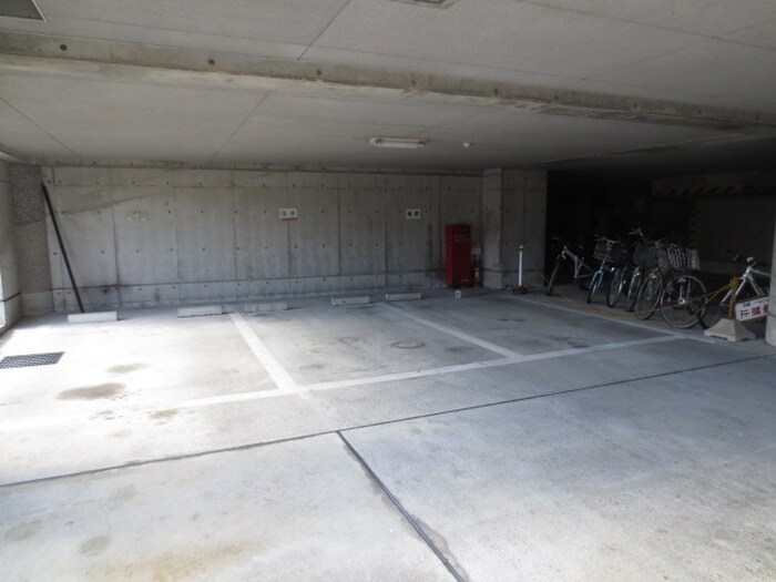 物件外観写真5　(駐車場)