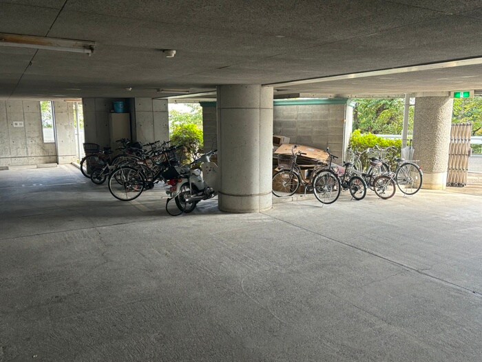 物件外観写真6　(駐輪場)