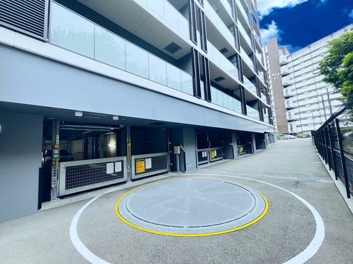 物件外観写真3　(駐車場)