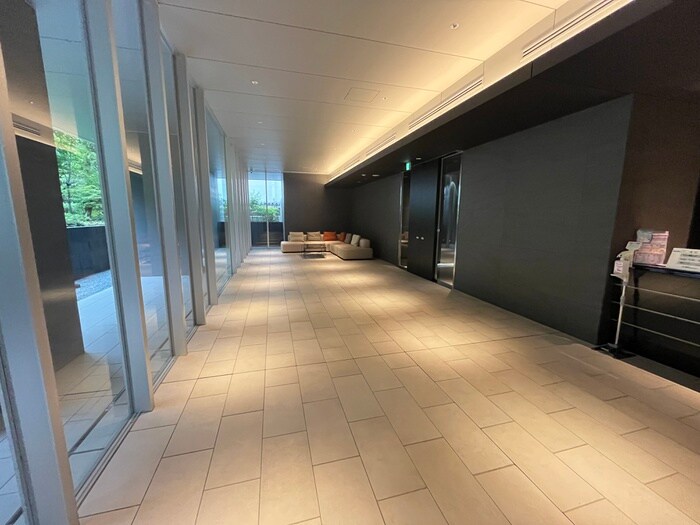 物件外観写真4　(エントランス部分)