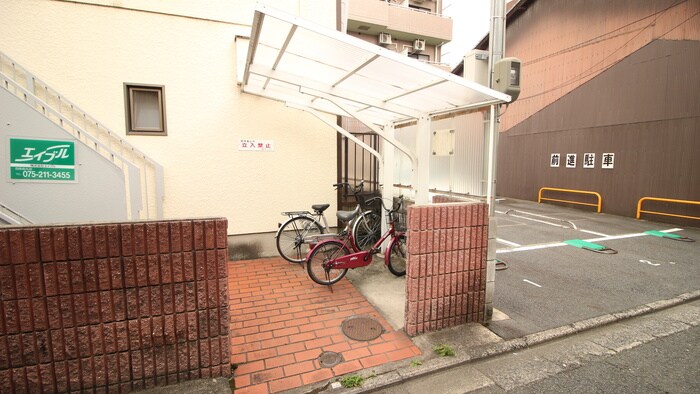 物件外観写真2　(駐輪場)
