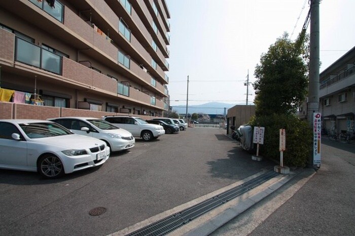 物件外観写真2　(駐車場)