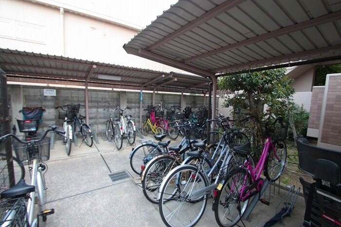 物件外観写真3　(駐輪場)