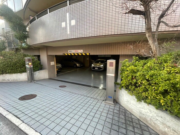 物件外観写真5　(駐車場)