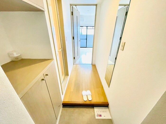 物件内観写真13　(玄関)