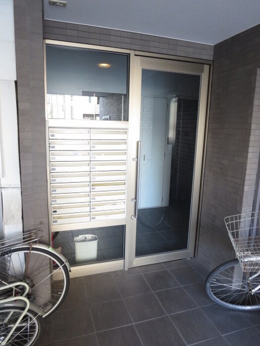 物件外観写真2　(エントランス部分)