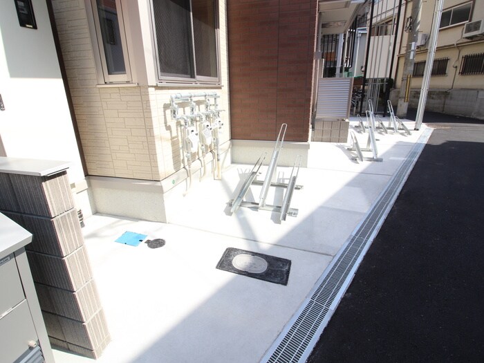 物件外観写真4　(駐輪場)