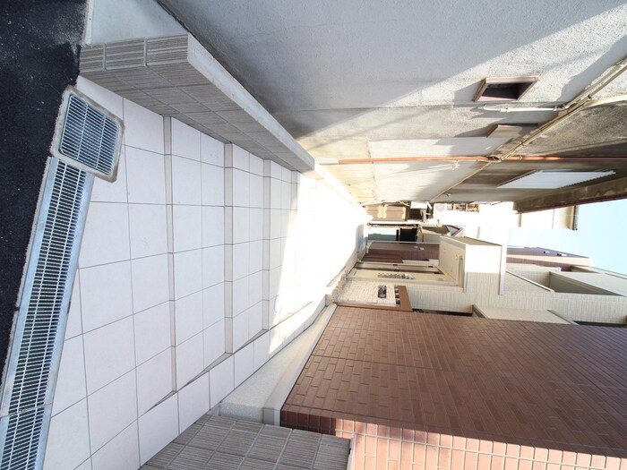 物件外観写真5　(エントランス部分)