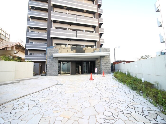 物件外観写真2　(エントランス部分)