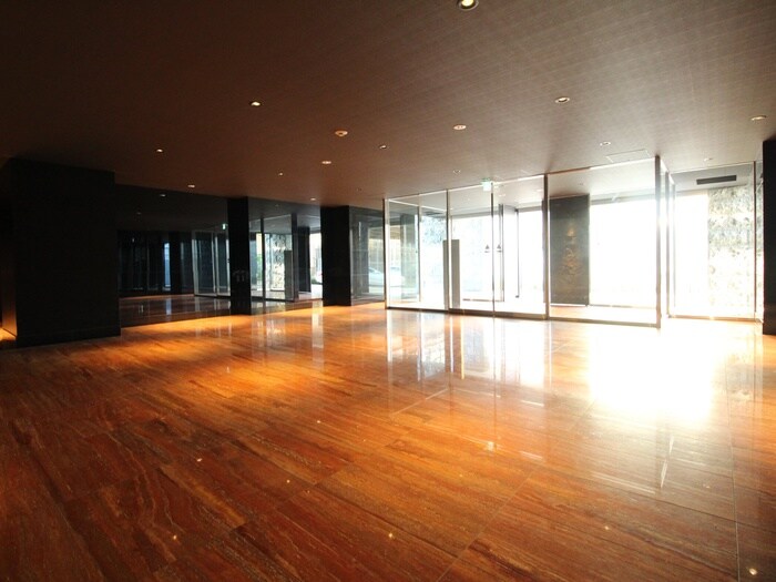 物件外観写真4　(エントランス部分)