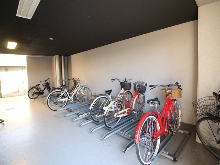 物件外観写真5　(駐輪場)