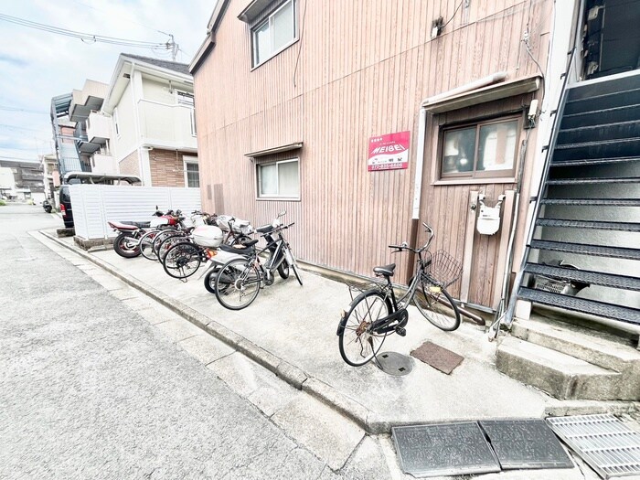 物件外観写真4　(駐輪場)