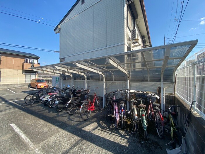物件外観写真5　(駐輪場)