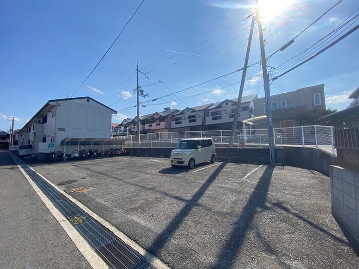 物件外観写真6　(駐車場)