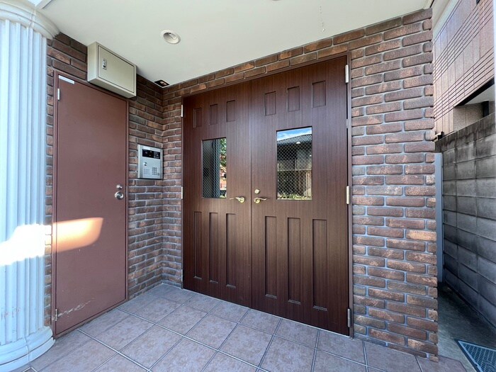 物件外観写真4　(エントランス部分)