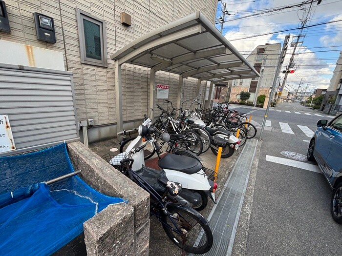 物件外観写真5　(駐輪場)