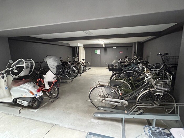 物件外観写真3　(駐輪場)