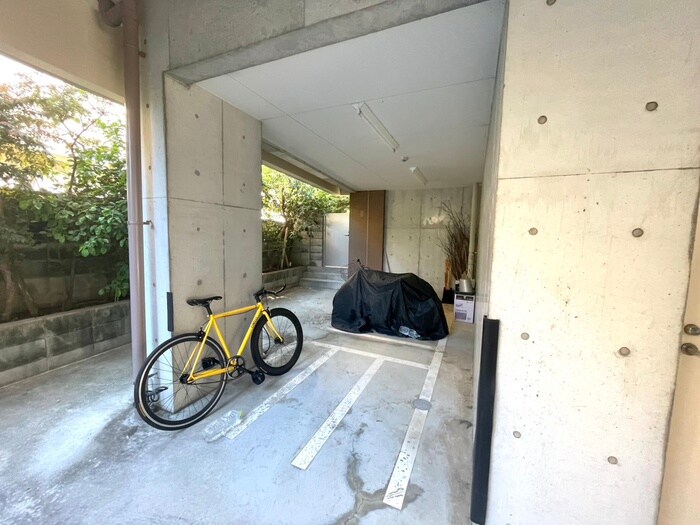 物件外観写真3　(駐輪場)