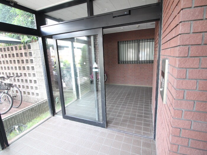 物件外観写真4　(エントランス部分)