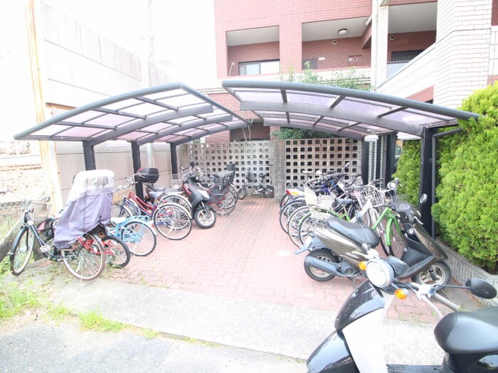物件外観写真5　(駐輪場)