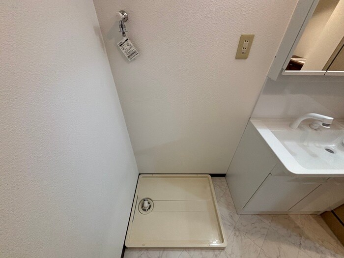 物件内観写真14　(洗濯機置場)