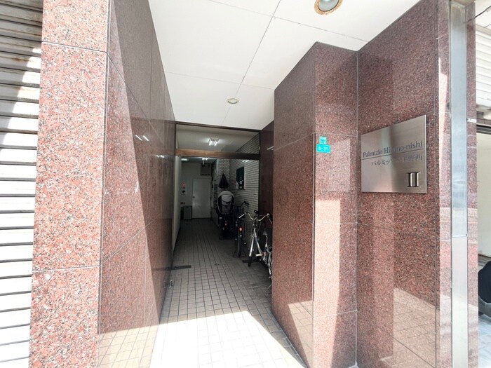 物件外観写真2　(エントランス部分)