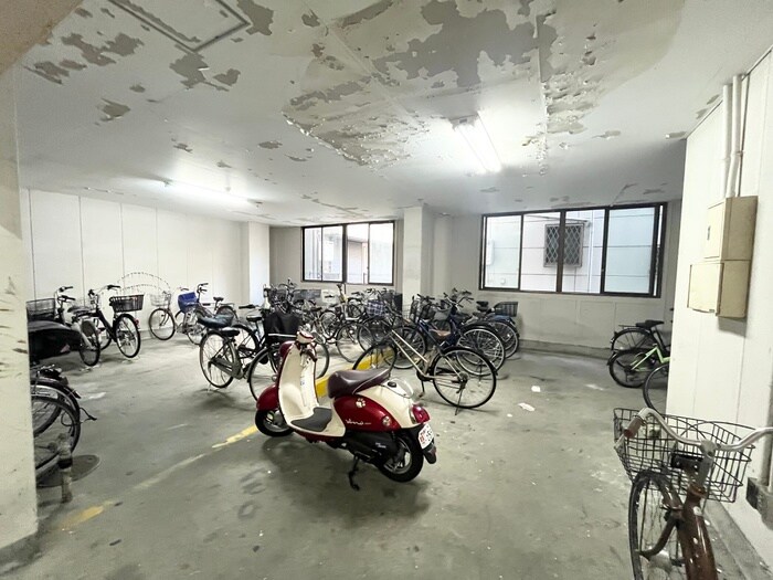 物件外観写真3　(駐輪場)