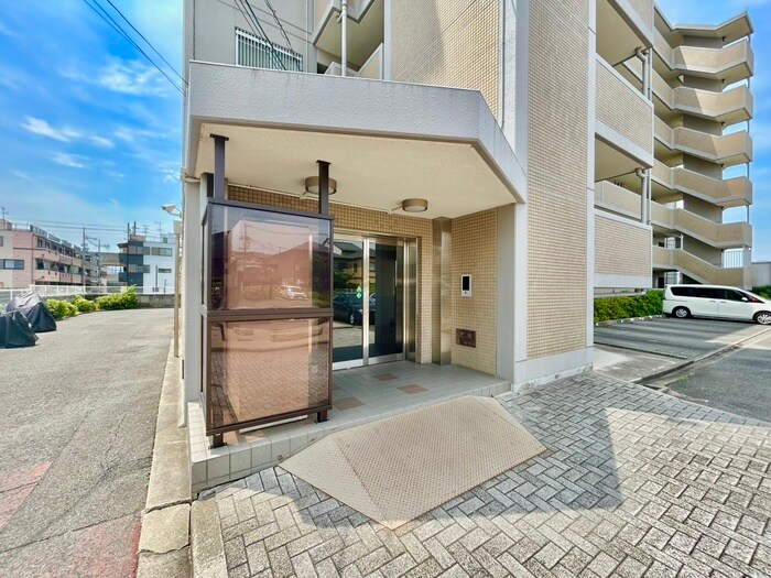 物件外観写真5　(エントランス部分)