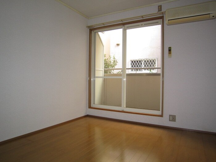 物件内観写真8　(室内からの展望)