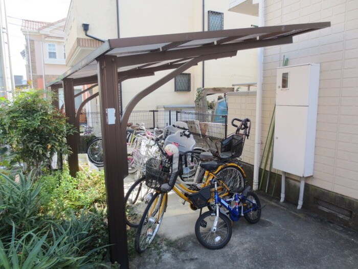 物件外観写真3　(駐輪場)