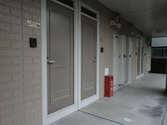 物件外観写真5　(エントランス部分)