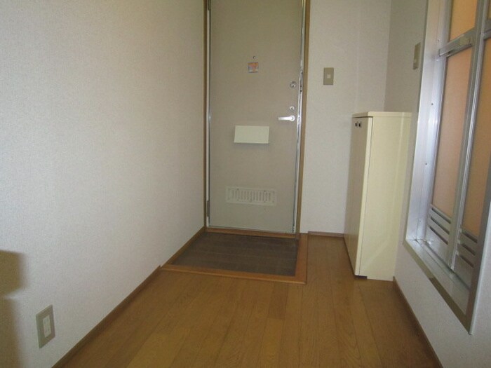 物件内観写真10　(玄関)