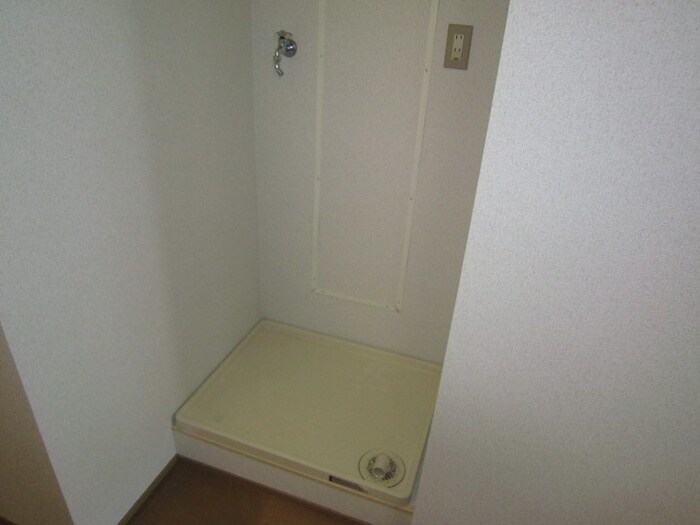 物件内観写真14　(洗濯機置場)