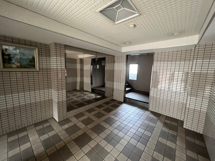 物件外観写真4　(エントランス部分)