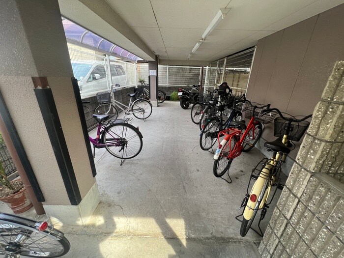 物件外観写真5　(駐輪場)