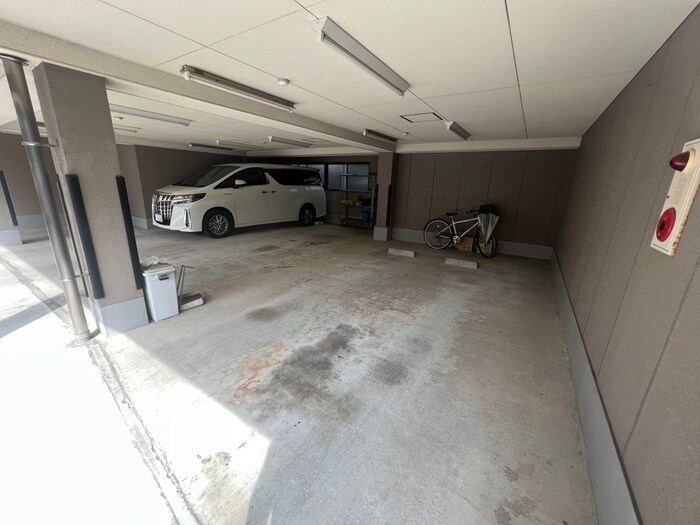 物件外観写真6　(駐車場)