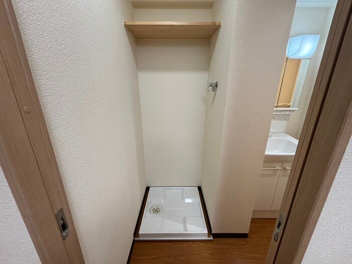 物件内観写真14　(洗濯機置場)