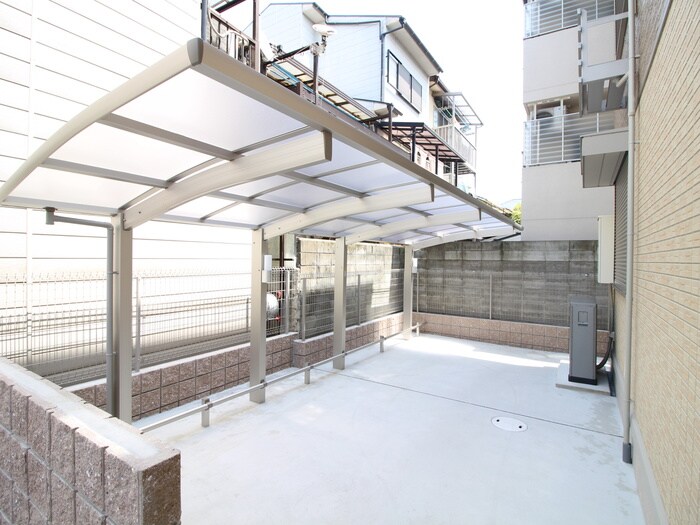 物件外観写真2　(駐輪場)