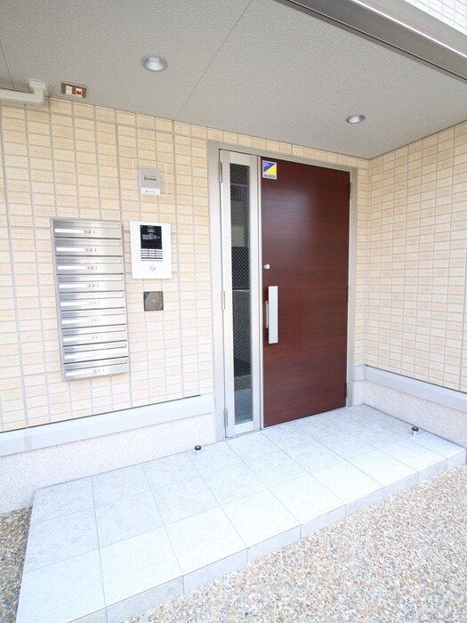 物件外観写真3　(エントランス部分)