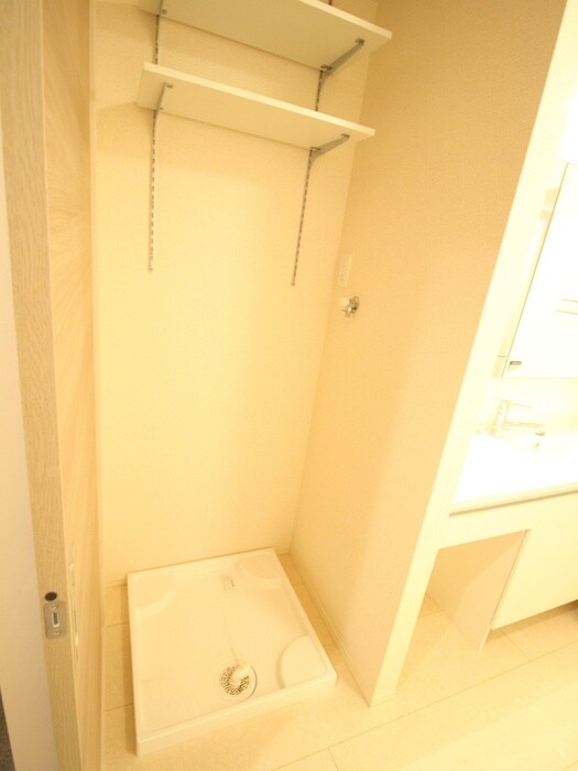 物件内観写真10　(洗濯機置場)