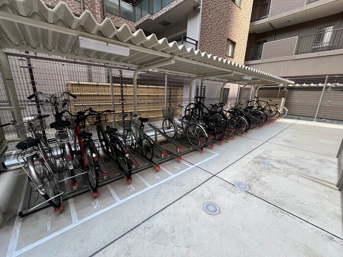 物件外観写真4　(駐輪場)