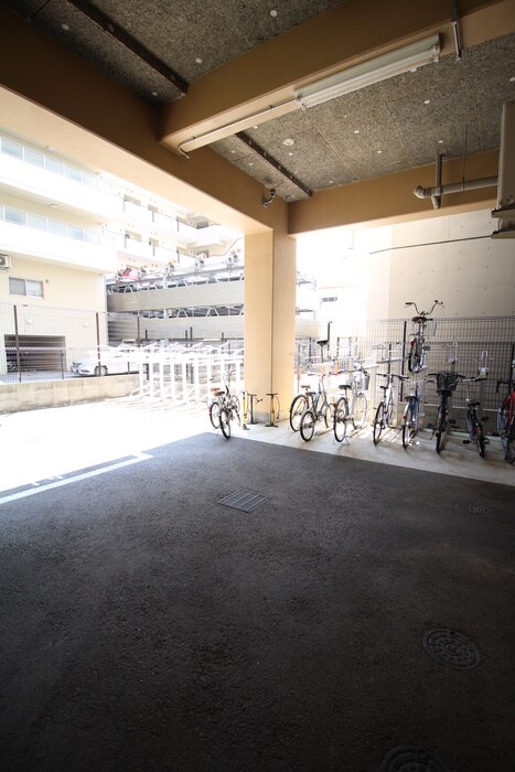 物件外観写真4　(駐輪場)