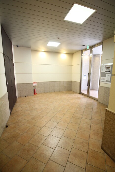 物件外観写真6　(エントランス部分)