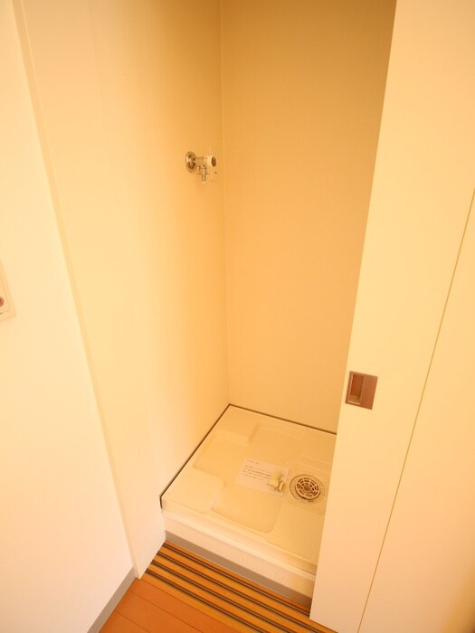 物件内観写真11　(洗濯機置場)