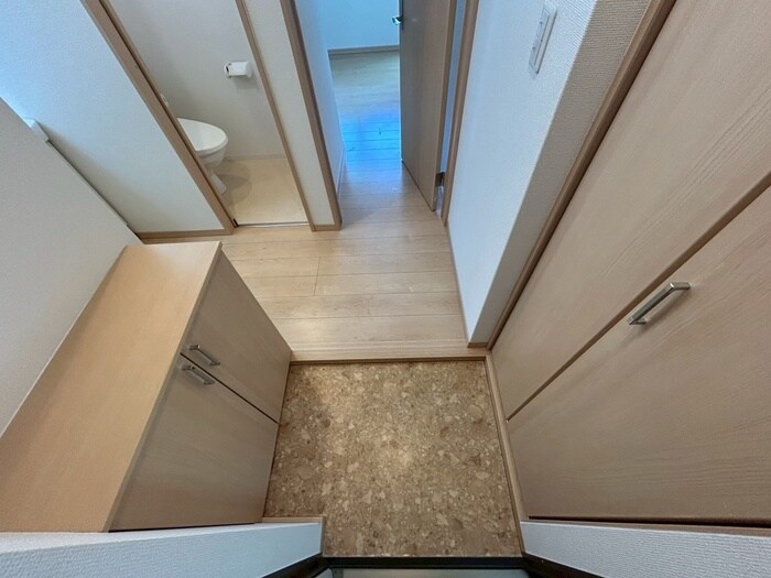 物件内観写真14　(玄関)