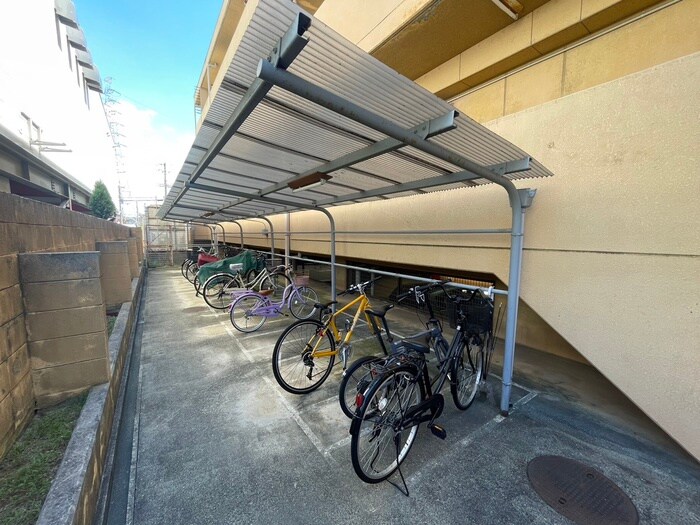 物件外観写真3　(駐輪場)