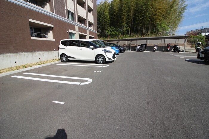 物件外観写真4　(駐車場)