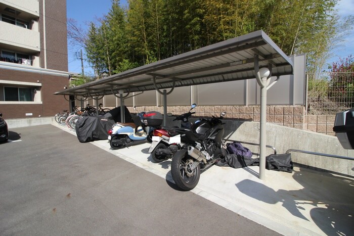 物件外観写真5　(駐輪場)